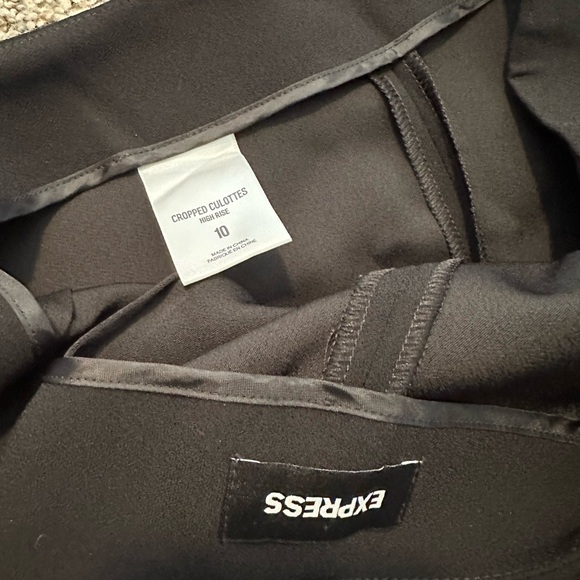 Express Women’s Black High Rise Cropped Culottes - Picture 4 of 9